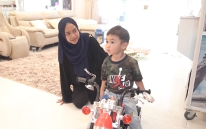 Gemas! Kiano Lakukan Ini Pada Perut Ria Ricis Sang Bumil