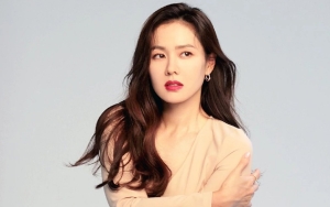 Simple Tapi Modis, Total Harga Outfit Son Ye Jin Bulan Madu ke AS Bikin Syok