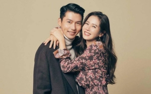 Sikap Son Ye Jin dan Hyun Bin Tetap Sopan Kala Penggemar Lokal di LA Berkerumun Minta Tanda Tangan