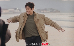 Lee Byung Hun Berani Tampil Konyol Berkat 'Our Blues', Reaksi Istri Dipertanyakan