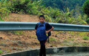 Tinggal di Pedalaman, Bocah Malaysia Rela Jalan Kaki 14 Km Lewati Bukit-Lereng Demi Lanjut Sekolah