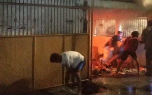 Warga Sempat Ribut saat Kebakaran Pademangan, Rebutan Padamkan Api?