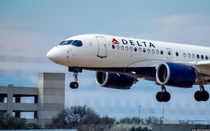 Delta Jadi Maskapai Pertama AS yang Bayar Pramugari Saat Mengudara
