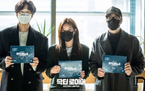 So Ji Sub Muncul Perdana Bersama Lim Soo Hyang-Shin Sung Rok di Sesi Baca Naskah 'Doctor Lawyer'