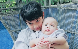 Aksi Rafathar Kelewat Gemas Hingga Jahili Rayyanza Tuai Protes, Si Perekam Konten Ikut Disalahkan
