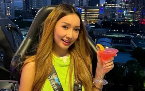 Lucinta Luna Pamer Momen Liburan di Malaysia, Pose 'Nyeleneh' Bikin Geleng-Geleng