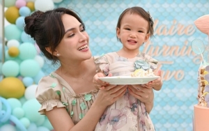 Shandy Aulia Belum Mandi Antarkan Claire Sekolah Usai Libur, Ekspresi Putrinya Malah Lebih Disorot