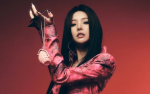 Berangkat ke Jerman, Soyeon (G)I-DLE Ekspos Bra Kenakan Baju Transparan dengan Punggung Bolong