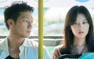 Netflix 'Sindir' Kim Ji Won dan Son Suk Ku Ciuman Gelap-gelapan di 'My Liberation Notes'