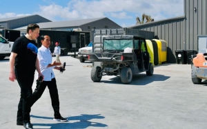 Made in Bandung, Sepatu Jokowi Saat Ketemu Elon Musk Dipuji Hingga Viral di Negeri Jiran
