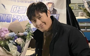 Lee Byung Hun Ngedance Tipis-Tipis Hibur Staf di Lokasi Syuting 'Our Blues'