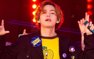 V BTS Pakai Replika Sosok Ayah dan Anak bak Simulasi Gambaran di Masa Depan