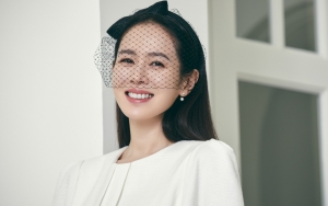 Son Ye Jin Posting Foto Perdana Sejak Menikah, Pria Baju Putih Hyun Bin?