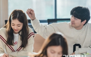 Sutradara 'Welcome to Wedding Hell' Jelaskan Filosofi Warna Pernikahan Lee Jin Wook dan Lee Yeon Hee