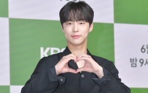Sempat Gugup, Ini yang Bikin Bae In Hyuk Yakin Bintangi 'Why Her'