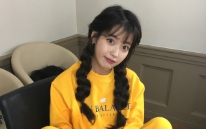 Gaya Swag IU Pakai Celana Kargo Picu Perdebatan
