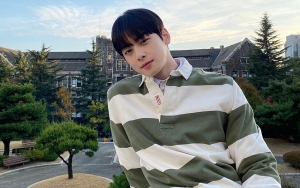 Kekuatan Tubuh Cha Eunwoo Saat Dengan Santai Gendong Cowok Bikin Takjub