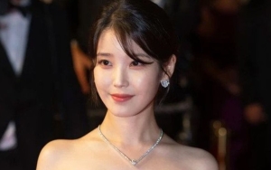 8 Potret IU Stunning Kenakan Dress, Penampilan Di Cannes Film Festival 2022 Tuai Sorotan