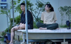 Son Suk Ku Akui Dirinya dan Kim Ji Won Pemalu di Lokasi 'My Liberation Notes' 