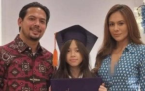 Wulan Guritno Akur dengan Mantan Suami di Wisuda Putri Cantik, Tagarnya Jadi Sorotan