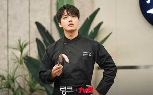 Yeo Jin Goo Frustasi Jelaskan Sesuatu di Adegan Spoiler Episode Perdana 'Link: Eat Love Kill'