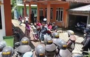 Warga Wadas Kembali Unjuk Rasa di Kantor Gubernur Jateng, Bawa Pesan Ini