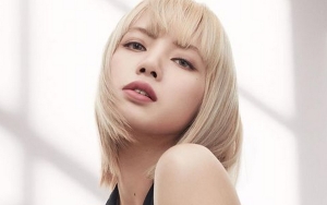 Hadiri Acara Bvlgari di Paris, Lisa BLACKPINK Pose Bareng Anne Hathaway Hingga Priyanka Chopra