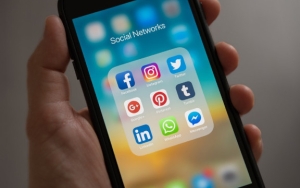 Batasi Penggunaan Media Sosial