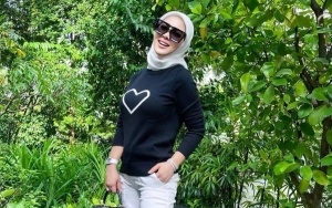 Syahrini Terkesan Tutupi Wajah Cantiknya di Kamera Orang Lain, Tak Lagi Percaya Diri?
