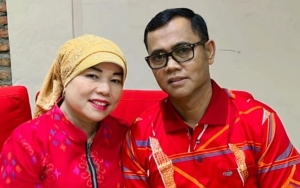 Tertunduk Lemas, Opa-Oma Gala Kembali Berlinang Air Mata Saat Ziarah ke Makam Vanessa dan Bibi
