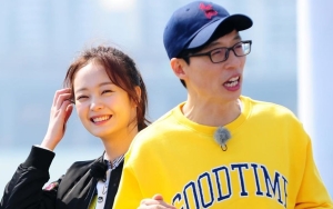 Ekspresi Yoo Jae Seok Usai Tak Sengaja Dorong Jeon So Min di 'Running Man' Curi Perhatian Netizen