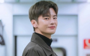 Bak Selingkuh Bareng Teman Pacar, Seo In Guk Ajak Reuni Pemeran 'Doom At Your Service' di MV