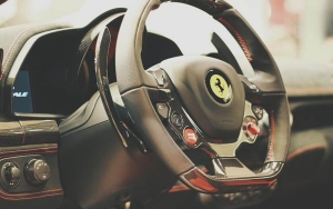 Ferrari Targetkan Produksi Mobil Listrik dan Hibrida Capai 80 Persen di Tahun 2030
