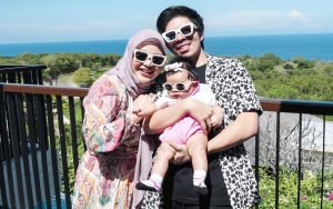 Atta Halilintar Foto Keluarga Berkonsep Serba Hitam, Baby Ameena Jadi Pusat Perhatian