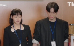 Kim Go Eun Asyik Mainan Tangan Jinyoung GOT7 di Lokasi 'Yumi's Cells 2' Disorot