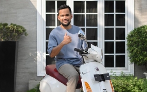 Teuku Wisnu Tanggapi Larangan Naik Motor Pakai Sandal Jepit, Setuju?