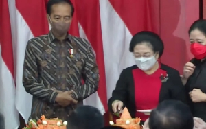 Diberi Kejutan Tumpeng Oleh Megawati, Jokowi: Saya Tak Pernah Ulang Tahun Dirayakan Seperti Ini