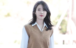 Ketemu dan Diajak Foto Fans di Prancis, IU Lakukan Ini Hingga Tuai Banyak Perhatian