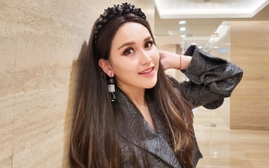 Bucin Akut, Ayu Ting Ting Kembaran Pakai Baju Mahal Bareng Suga BTS