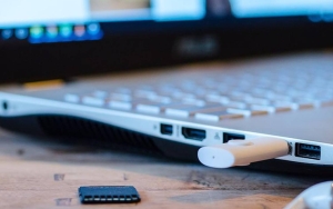 Minum-minum Sampai Mabuk, Pria Jepang Kehilangan USB Penyimpan Data Pribadi Seluruh Kota Amagasaki