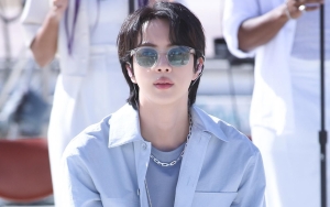 Member BTS Syok Berat Jin Berani Posting Foto Telanjang Dada, Ada yang Panik