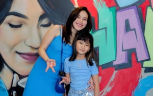 Bilqis Anak Ayu Ting Ting Tampil Beda dengan Rambut Lurus, Gayanya Malah Digunjing Bak Orang Dewasa