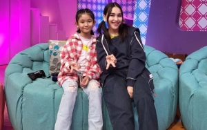 Bilqis Beri Ayu Ting Ting Hadiah Sandal Hermes dari Uang Tabungannya Sendiri, Enji Malah Kena Sentil