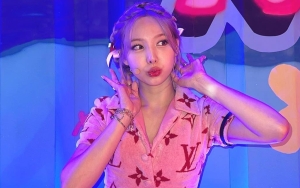 Outfit Nayeon TWICE di MV 'POP!' Ini Dibuat dari Bahan Tak Terduga