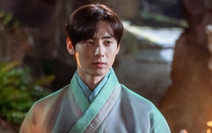 Hwang Minhyun Diam-Diam Pakai Riasan di Telinga Saat Syuting 'Alchemy of Souls', Kenapa?