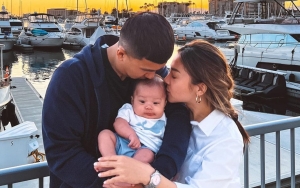 Sadar Kamera, Baby Izz Anak Nikita Willy Refleks Tunjukkan Pose Ganteng 