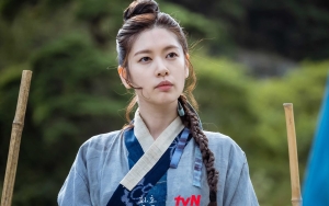 Jung So Min Dikelilingi Cogan, Netflix Malah Kena Protes Bagikan Pemotretan Tim 'Alchemy of Souls'