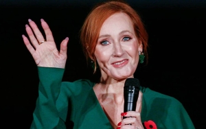 Warner Bros. Buka Suara Usai Tom Felton Dihalang-halangi Saat Ditanya Soal J.K. Rowling