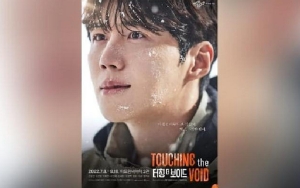 Tuai Antusiasme Tinggi, Tiket Drama Teater Kim Seon Ho 'Touching the Void' Ludes Terjual