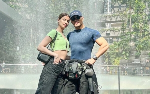 OOTD Serba Hitam Sabrina dan Suami Kece Abis, Senyuman Tak Biasa Deddy Corbuzier Curi Perhatian